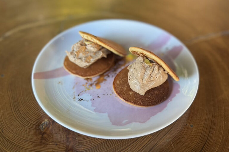 鶏レバーのクリーミーどら焼き　680円