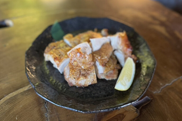 鶏もも肉の岩塩焼き　880円